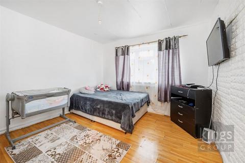 19 Devon Close, London, N17 9HR