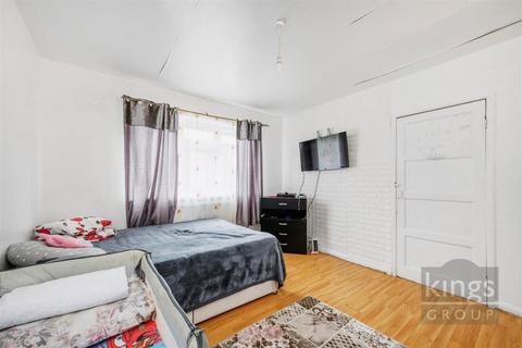 19 Devon Close, London, N17 9HR