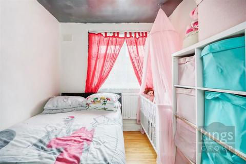 19 Devon Close, London, N17 9HR