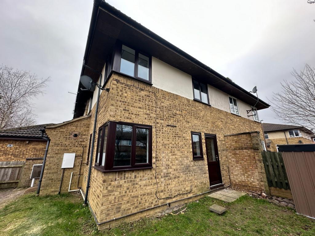 Cornhill, Two MIle Ash, MK8 2 bed end of terrace house to rent £1,150