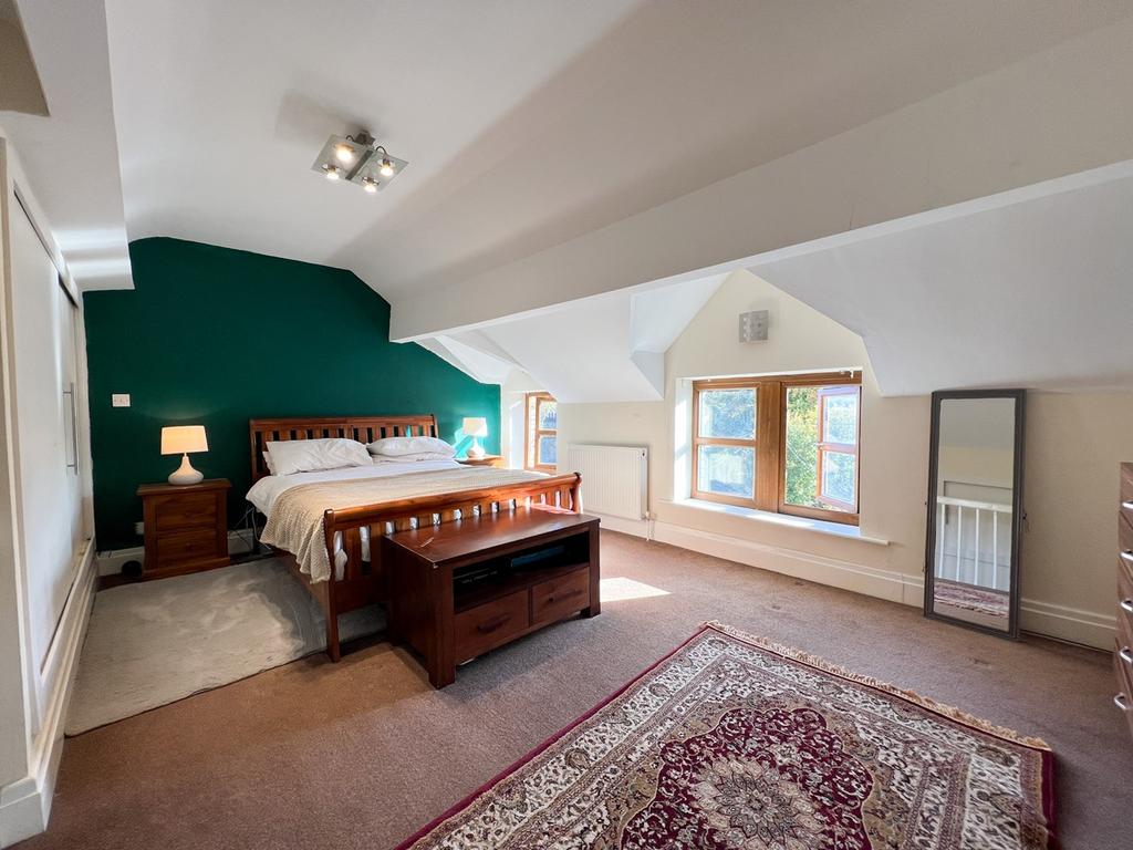 Meltham Road, Huddersfield HD4 3 bed semidetached house for sale £