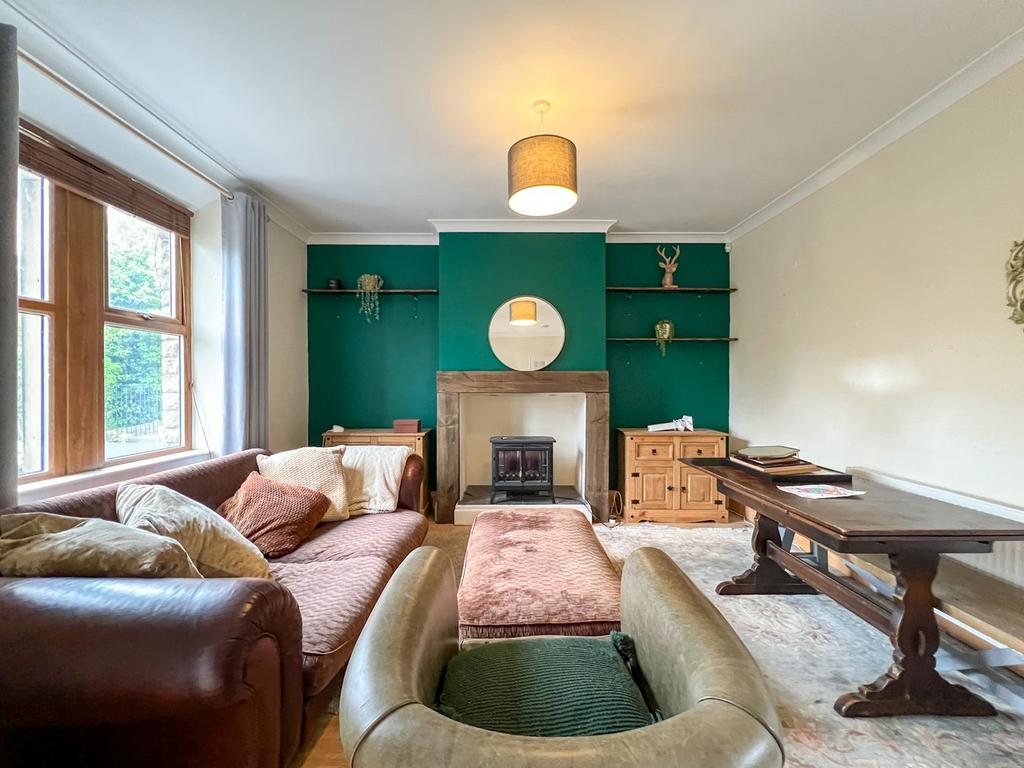 Meltham Road, Huddersfield HD4 3 bed semidetached house for sale £