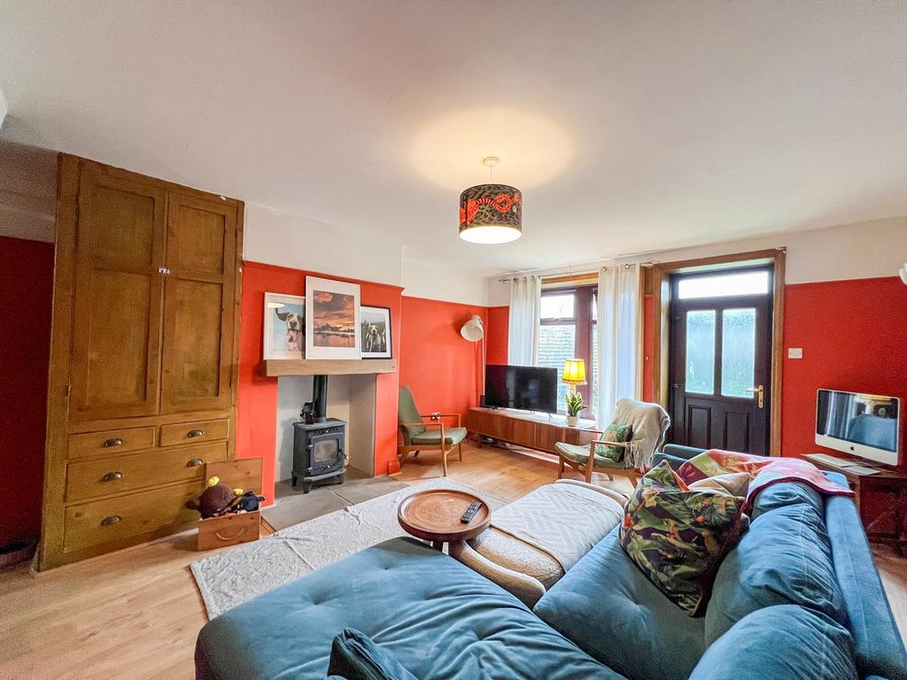 Stony Lane, Holmfirth HD9 2 bed character property for sale £180,000