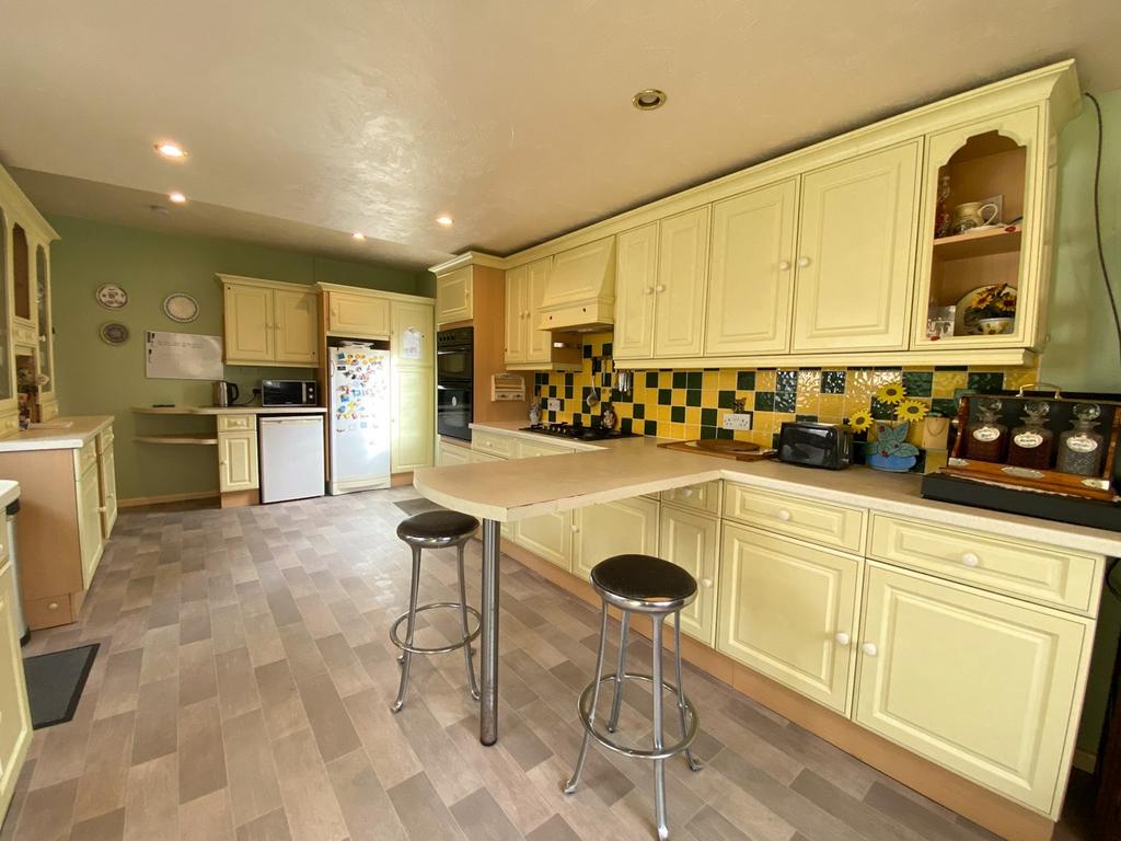Moorlands Road, Huddersfield HD3 2 bed bungalow for sale £210,000