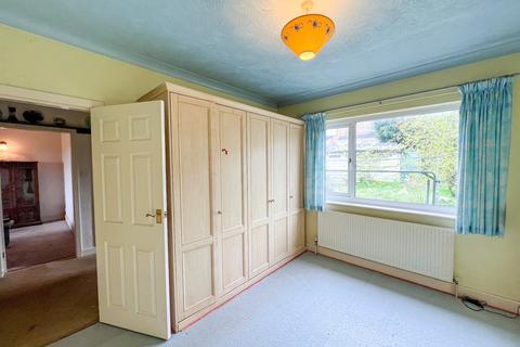2 bedroom bungalow for sale, Moorlands Road, Huddersfield HD3