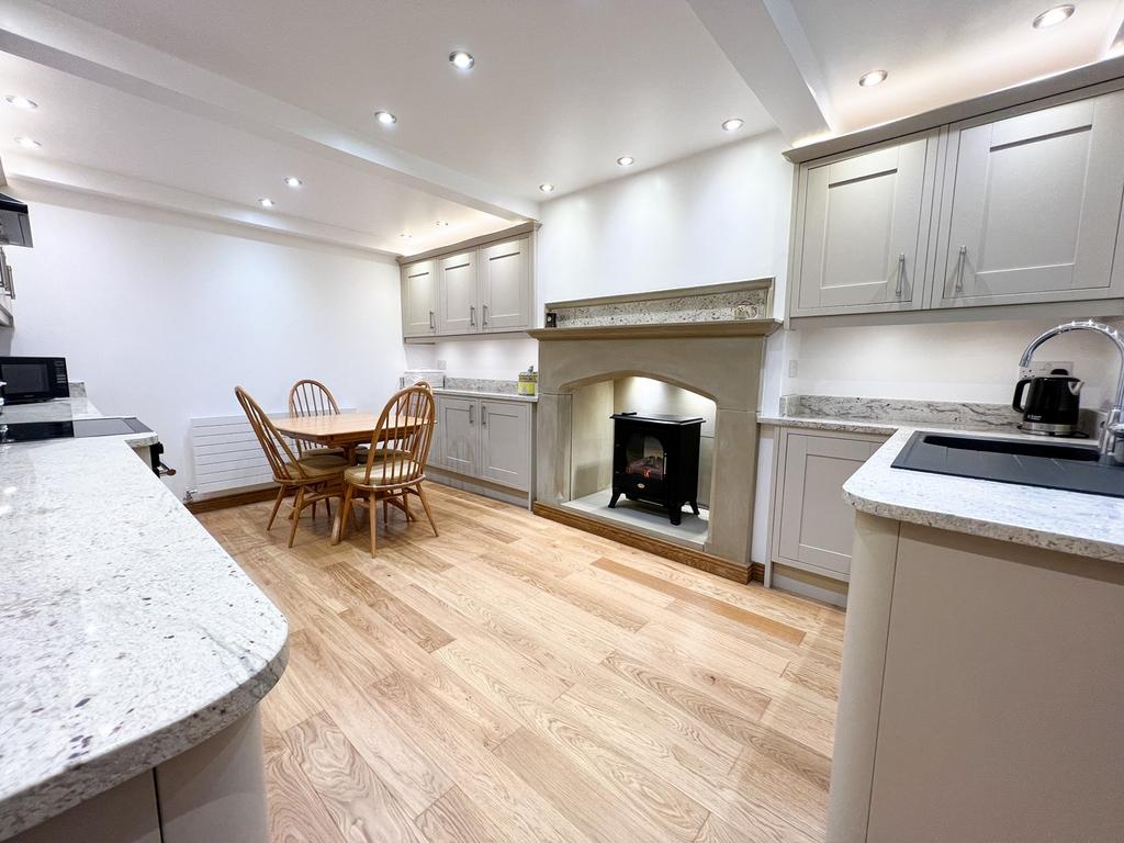 Dunford Road, Holmfirth HD9 3 bed semidetached house for sale £300,000