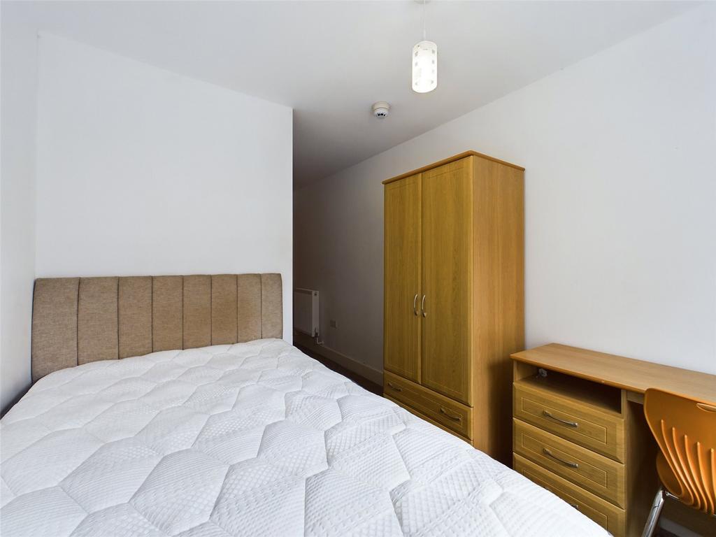 Bedroom-Room-To-Rent