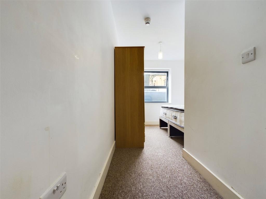 Bedroom-Room-To-Rent