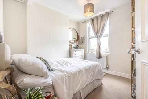 1 bedroom flat for sale, Battersea Park Road, Battersea