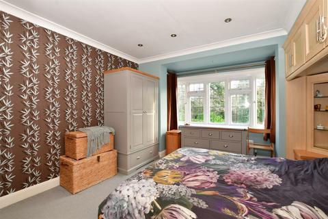 4 bedroom detached house for sale - Oxshott Road, Leatherhead, Surrey