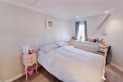 1 bedroom apartment for sale, Sandbanks Road, Lilliput, Poole, Dorset, BH14