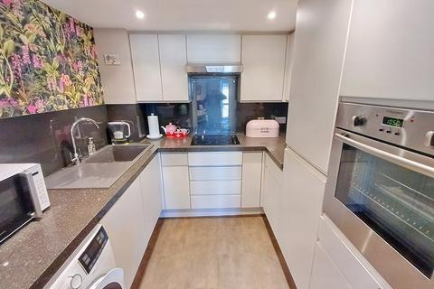 1 bedroom apartment for sale, Sandbanks Road, Lilliput, Poole, Dorset, BH14