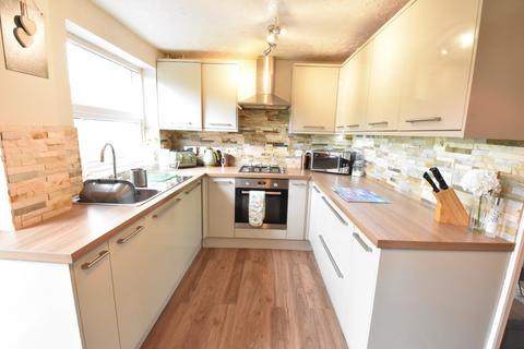 2 bedroom terraced house for sale, Cresswell Gardens, Luton, Bedfordshire, LU3 4EX