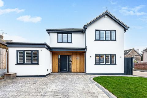 4 bedroom detached house for sale, Oakhurst Road, Rayleigh, SS6