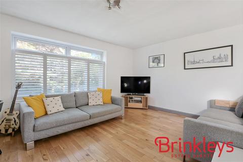 2 bedroom apartment for sale, Sterling Court, Grand Drive, London