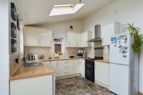 2 Birklands Drive, Sheffield, S13 8JL