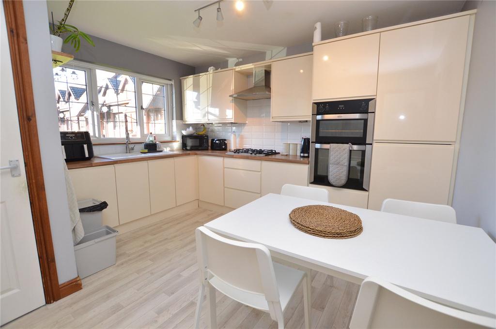 Love Lane, Rothwell, Leeds, West Yorkshire 2 bed townhouse for sale £