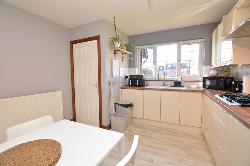 Love Lane, Rothwell, Leeds, West Yorkshire 2 bed townhouse for sale £