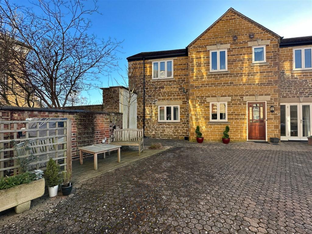 Lodge Stables, Burley Road, Oakham 2 bed apartment for sale £199,950