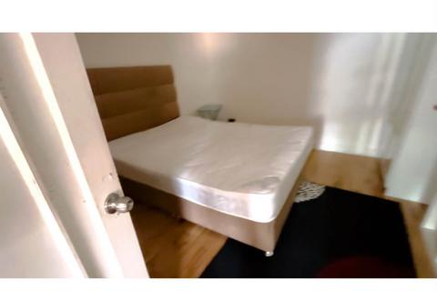 1 bedroom in a house share to rent, Langdale, Perivale