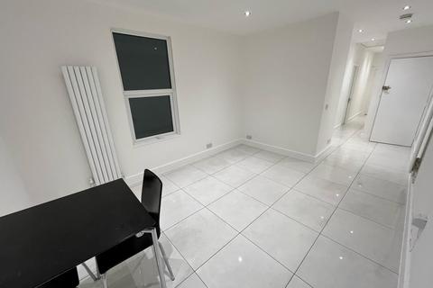 2 bedroom flat to rent, Vaughan Road, Camberwell, SE5