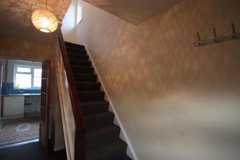 3 bedroom semi-detached house to rent - Squirrel Lane, Hp12