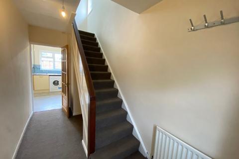 3 bedroom semi-detached house to rent, Squirrel Lane, Hp12