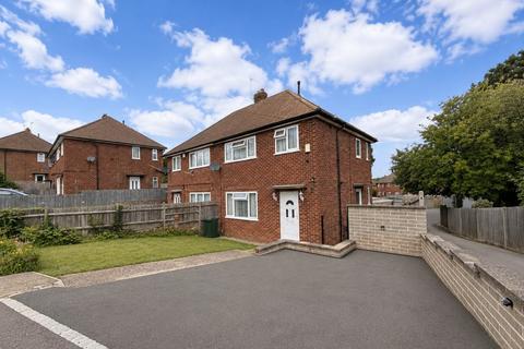 3 bedroom semi-detached house to rent, Squirrel Lane, Hp12