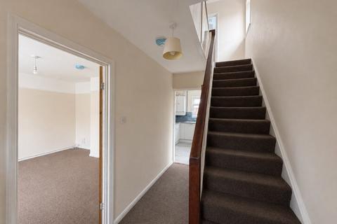 3 bedroom semi-detached house to rent, Squirrel Lane, Hp12