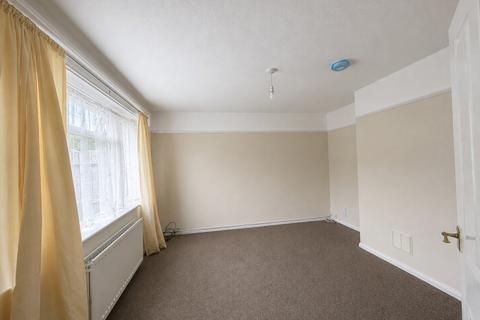 3 bedroom semi-detached house to rent, Squirrel Lane, Hp12