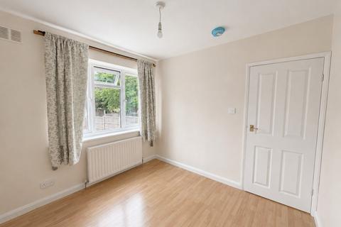 3 bedroom semi-detached house to rent, Squirrel Lane, Hp12