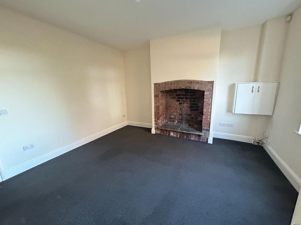 Billinge Road, AshtoninMakerfield... 2 bed terraced house £800 pcm