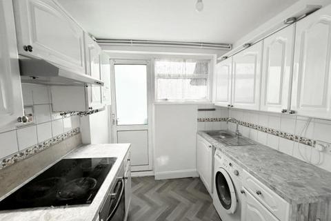 2 bedroom maisonette to rent, Everton Drive, Stanmore