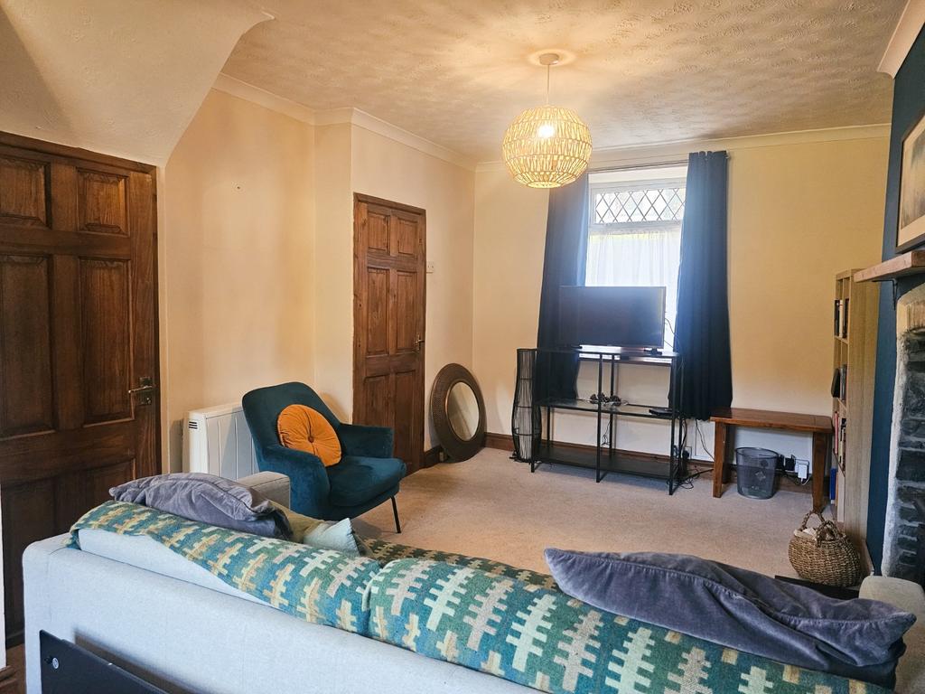 Pantydderwen Llandre 2 bed terraced house for sale £185,000