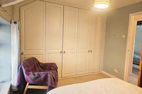 5 Pantydderwen, Llandre, Bow Street, SY24 5BT