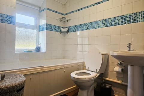 5 Pantydderwen, Llandre, Bow Street, SY24 5BT