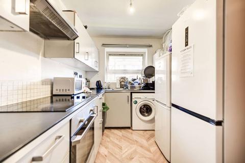 4 bedroom flat for sale, Horton House, Barons Court, London, W6