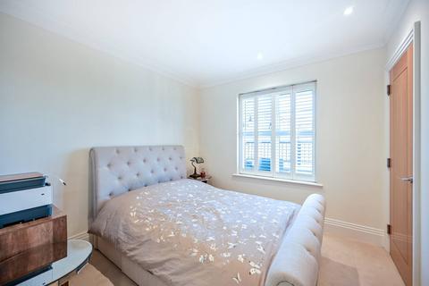 12 Chalmers Way, Twickenham, TW1 1QG