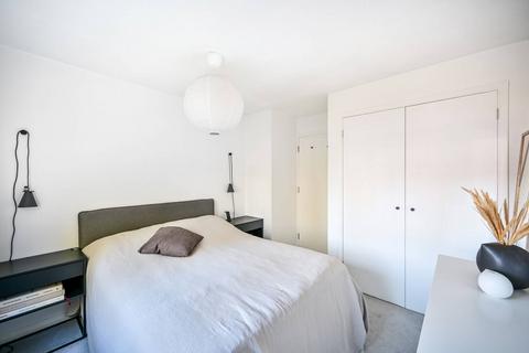 2 bedroom flat for sale, Langridge Mews, Hampton, TW12