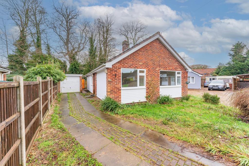 Willow Way, Ludham, NR29 3 bed detached bungalow for sale - £240,000