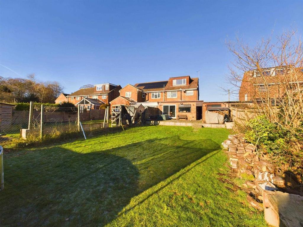 Ash Close, High HP14 4 bed semidetached house for sale £550,000