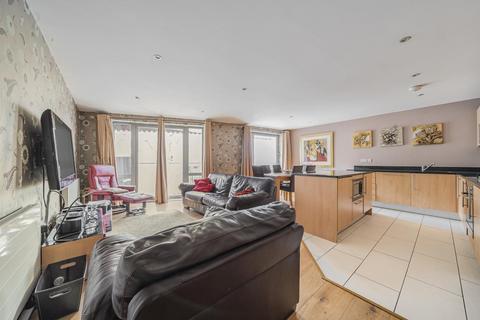2 bedroom flat for sale, Highbury Grove, Highbury