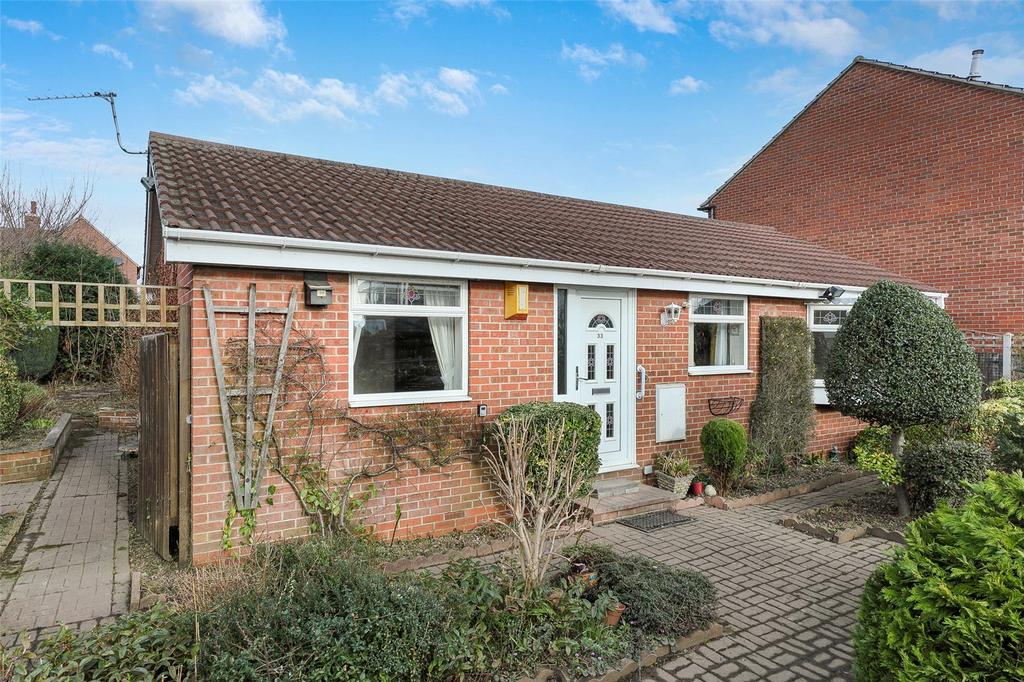 Woodmoor Rise, Crigglestone, Wakefield, West Yorkshire, WF4 2 bed
