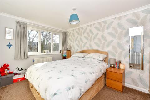 3 bedroom semi-detached house for sale - Cobbs Close, Paddock Wood, Kent