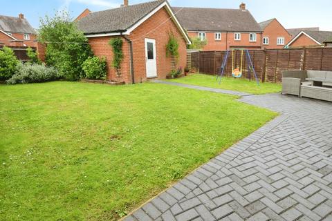 8 Holloway Close, Amesbury, Salisbury, SP4 7DF