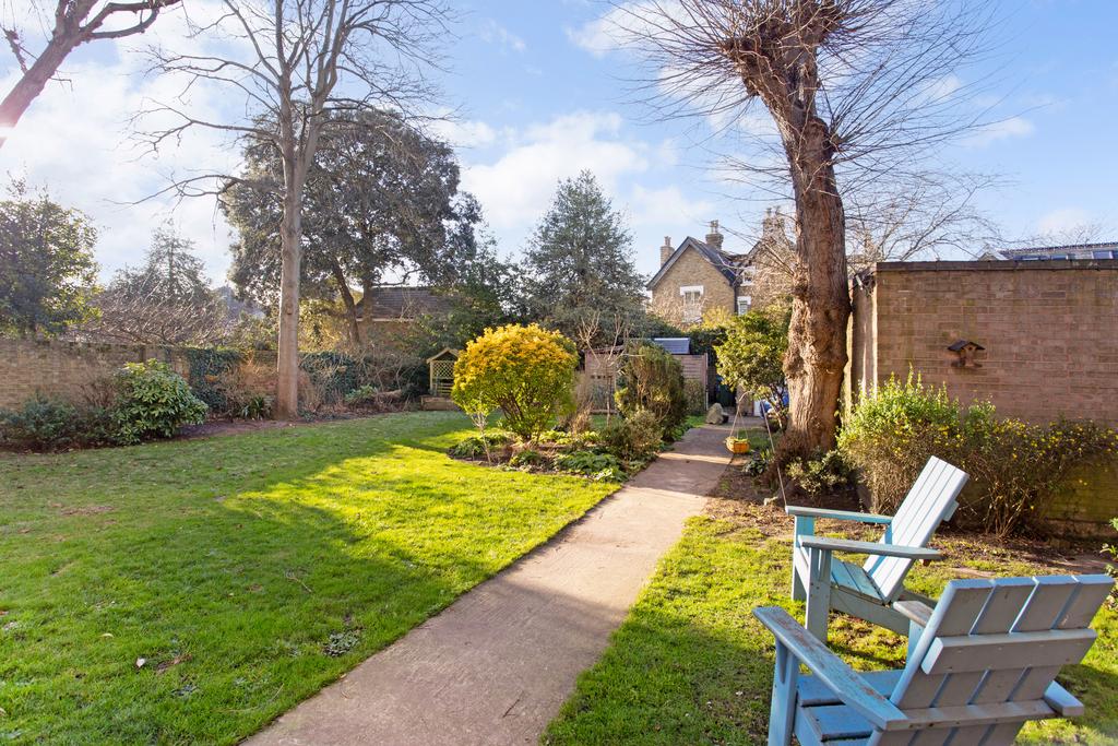Communal rear gardens pic 1