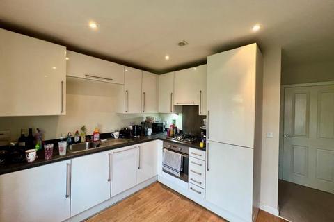 3 bedroom semi-detached house to rent, Farnborough