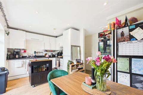 3 bedroom semi-detached house to rent, Farnborough