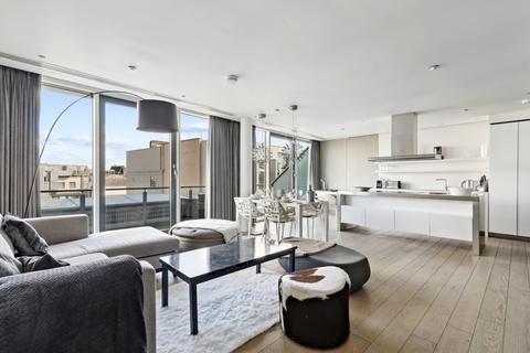2 bedroom apartment to rent, Wardour Street, London W1D