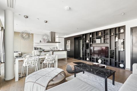 2 bedroom apartment to rent, Wardour Street, London W1D